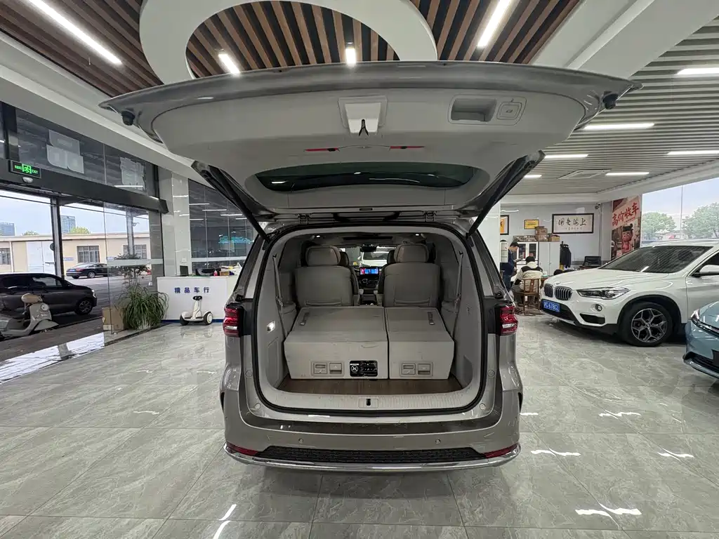 Roewe iMAX8 2024 — фото 10