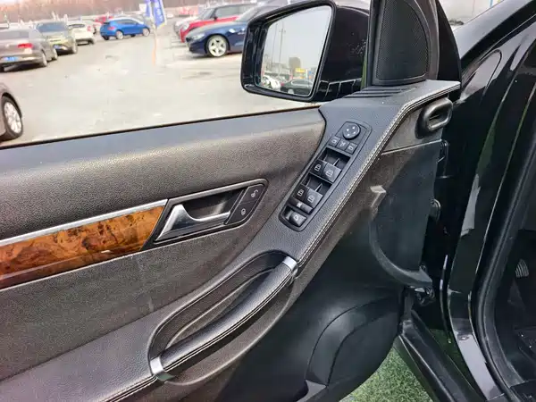 Mercedes-Benz R-Class 2010