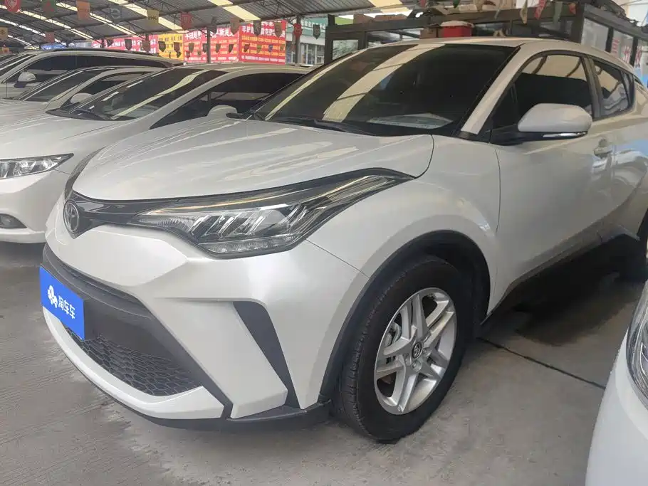Toyota C-HR 2023 — фото 1