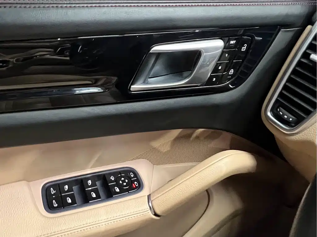 Porsche Cayenne 2020 — фото 14