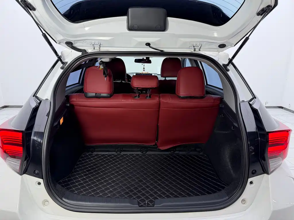 Toyota Yaris L 2022 — фото 6