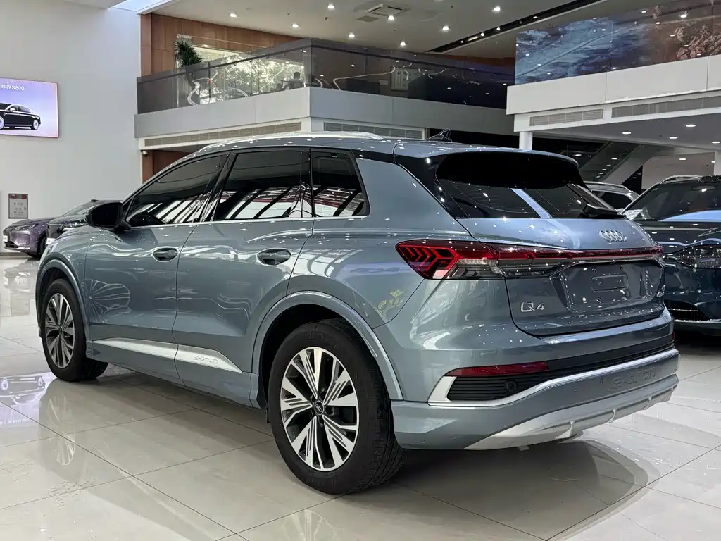 Audi Q4 e-tron 2025 — фото 17