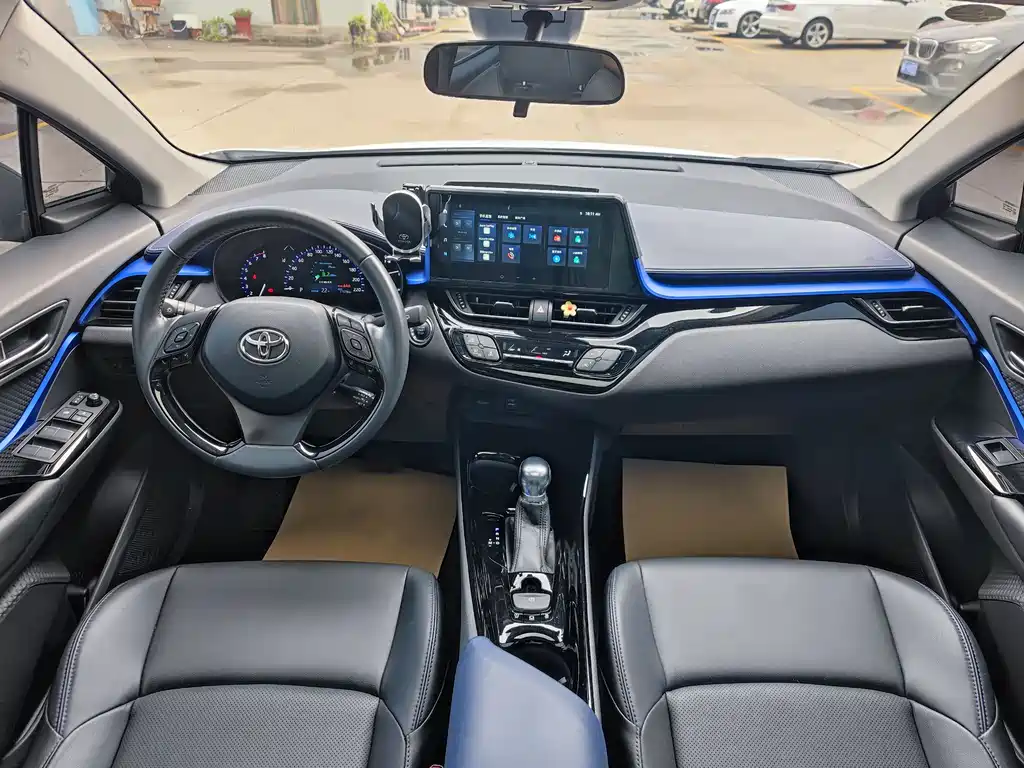 Toyota C-HR 2023 — фото 12