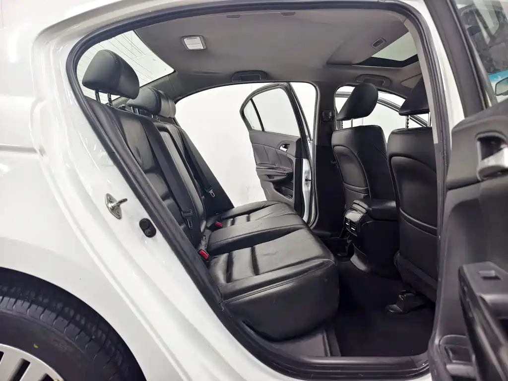 Honda Accord 2013 — фото 16