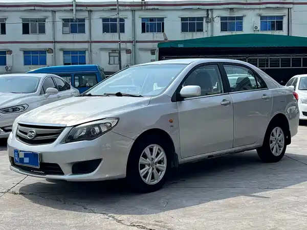 BYD L3 2015