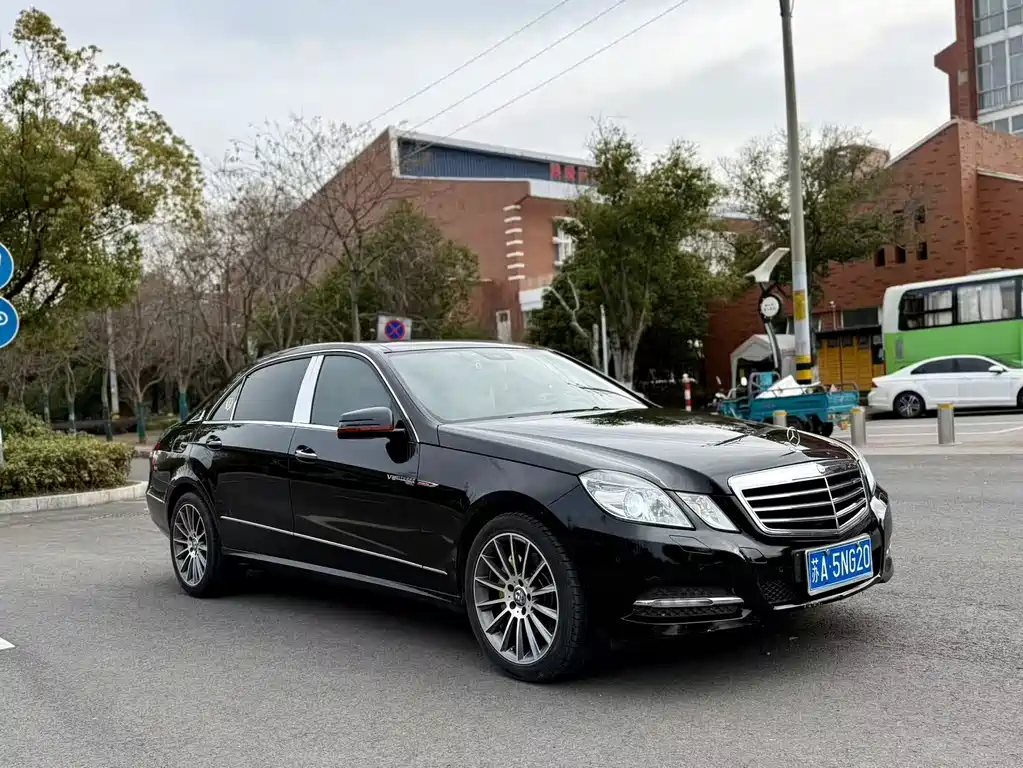 Mercedes-Benz E-Class 2013 — фото 3