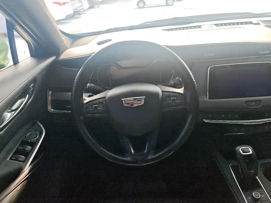 Cadillac XT4 2019 — фото 15