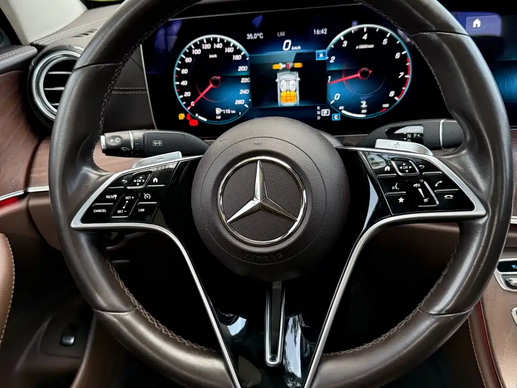 Mercedes-Benz E-Class 2022 — фото 14