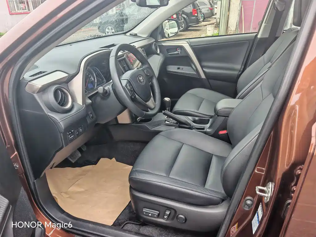 Toyota RAV4 2016 — фото 23