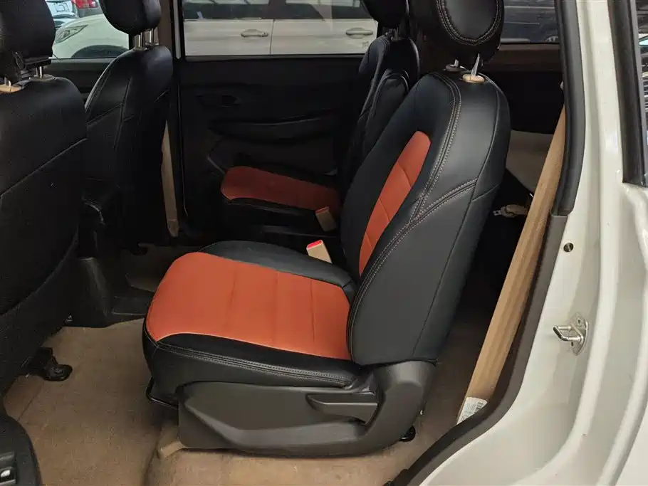 Wuling Hongguang 2019 — фото 11