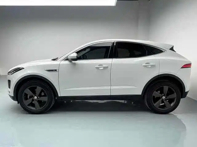 Jaguar E-PACE 2021 — фото 13
