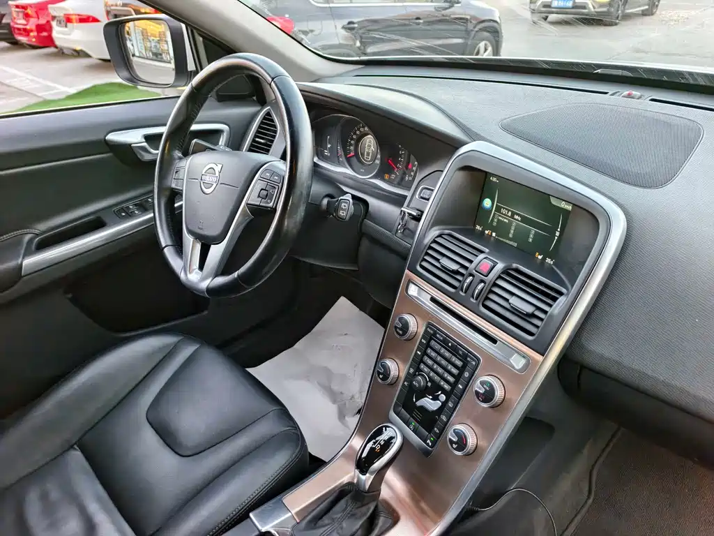 Volvo XC60 2015 — фото 15