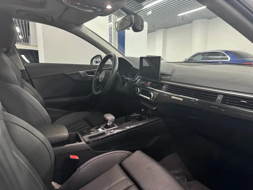 Audi A4L 2021
