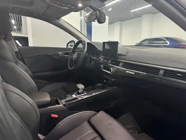 Audi A4L 2021