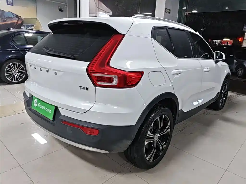 Volvo XC40 2021 — фото 7