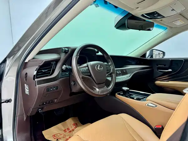 Lexus LS 2018