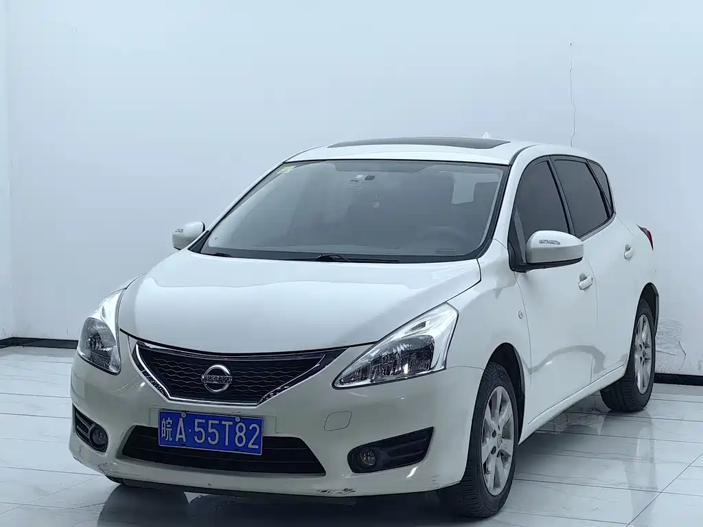 Nissan Tiida 2015
