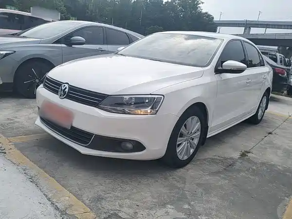 Volkswagen Sagitar 2014