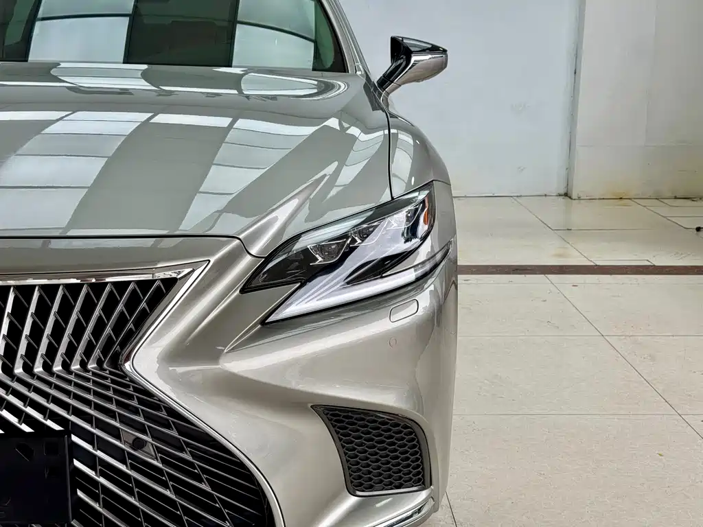 Lexus LS 2018 — фото 4