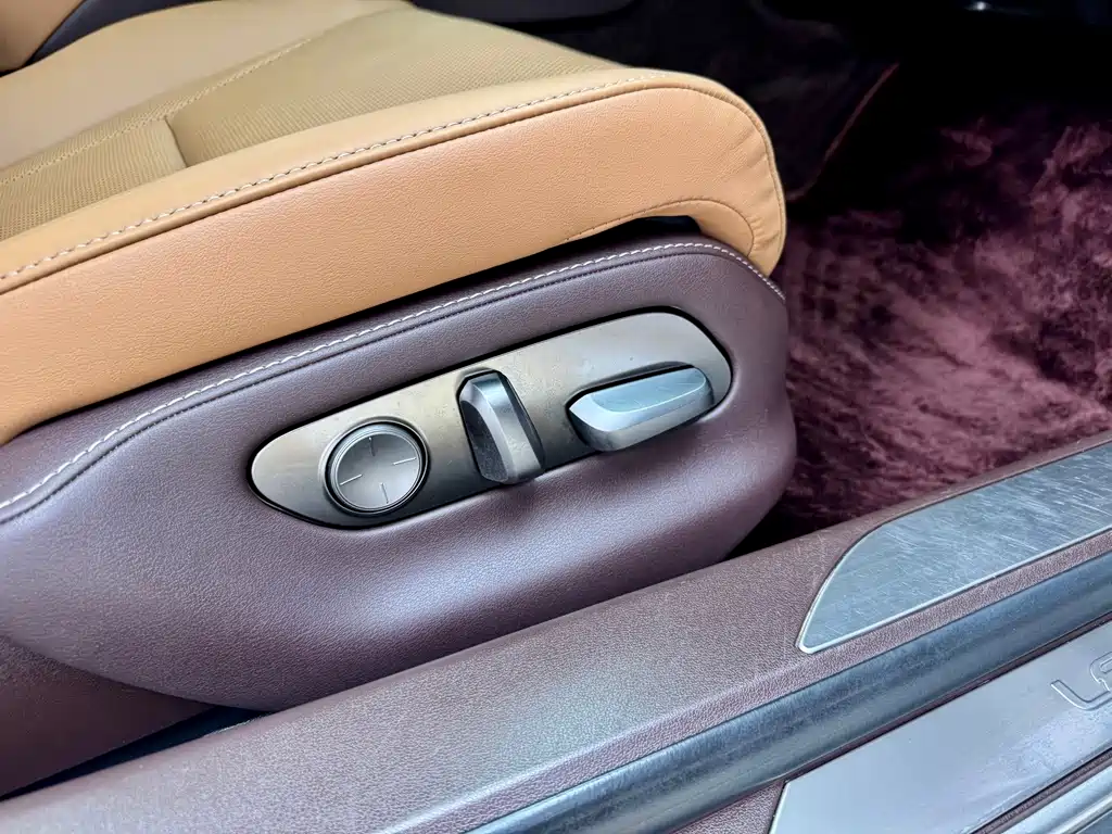 Lexus LS 2018 — фото 15
