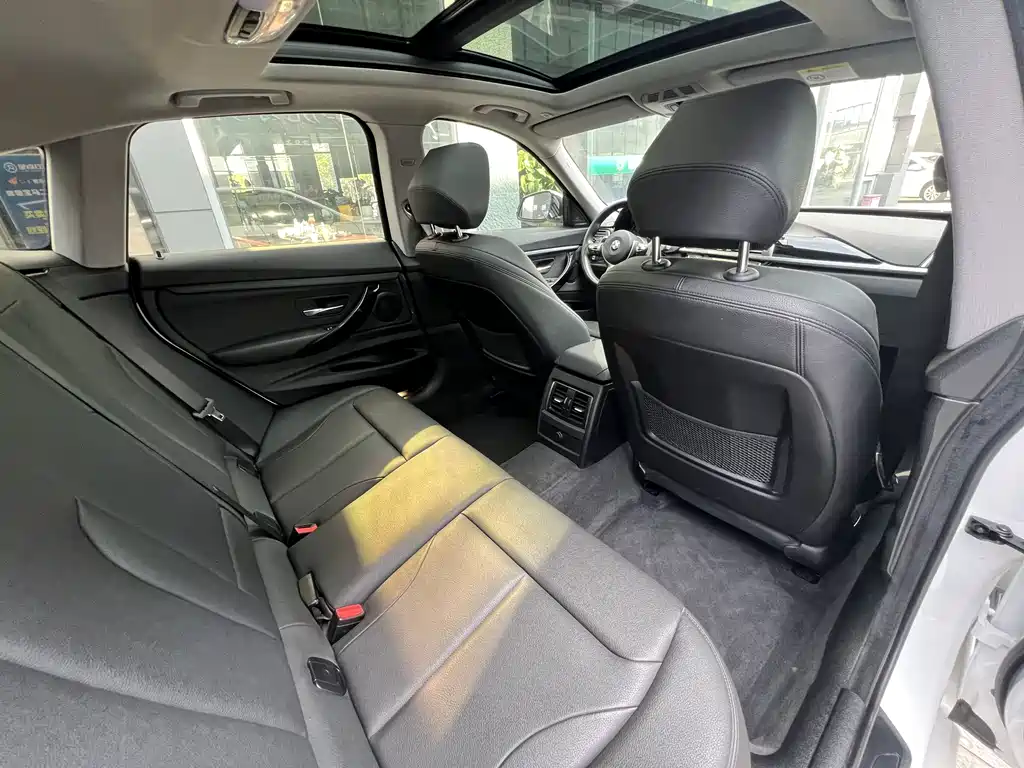 BMW 3 Series GT 2018 — фото 23