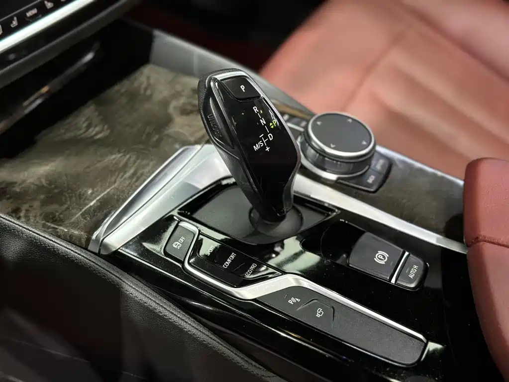 BMW 5 Series 2020 — фото 13