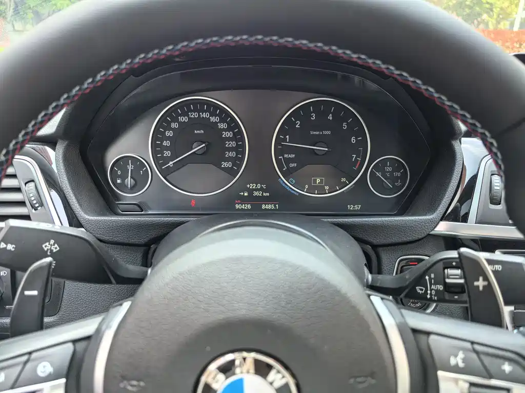 BMW 3 Series 2018 — фото 9