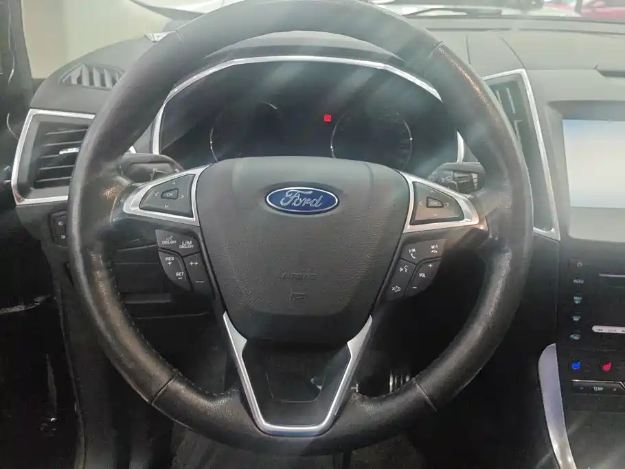 Ford Edge 2017 — фото 15