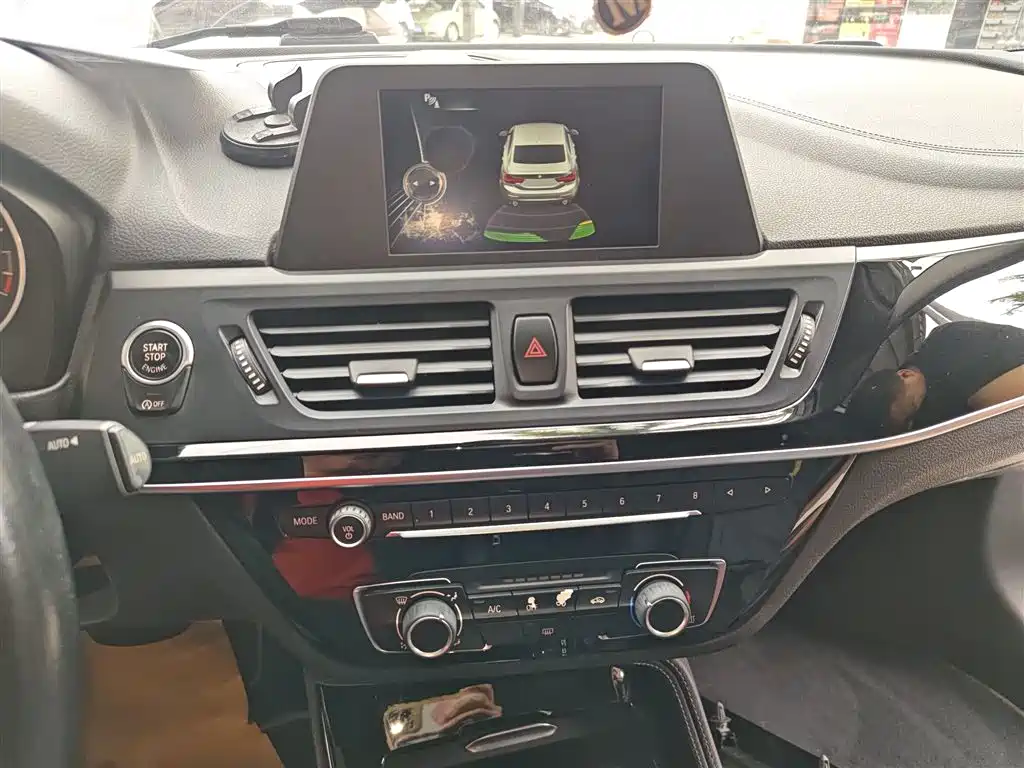 BMW 1 Series 2017 — фото 13