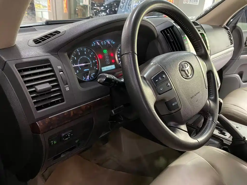 Toyota Land Cruiser 2010 — фото 16