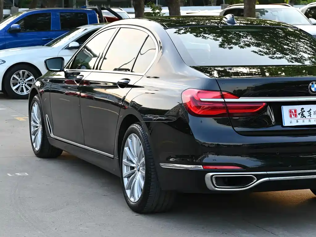 BMW 7 Series 2016 — фото 12
