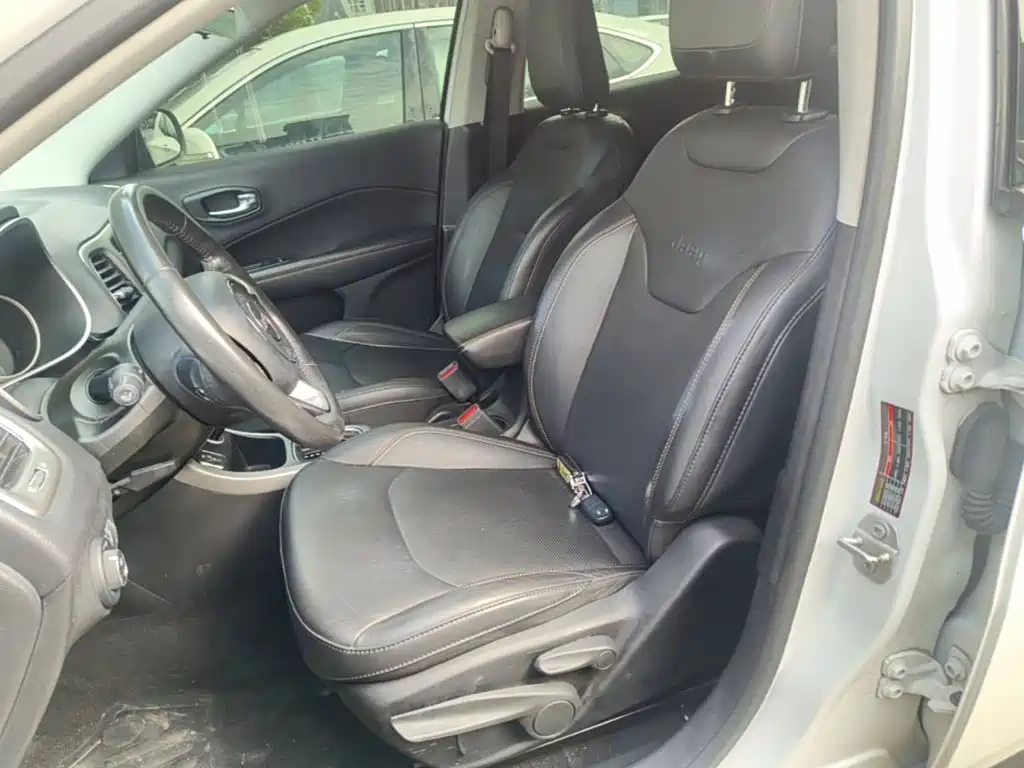 Jeep Compass 2018 — фото 15