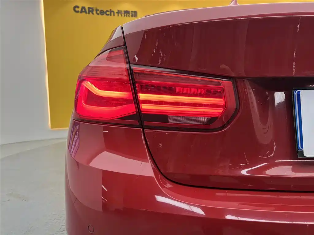 BMW 3 Series 2018 — фото 9
