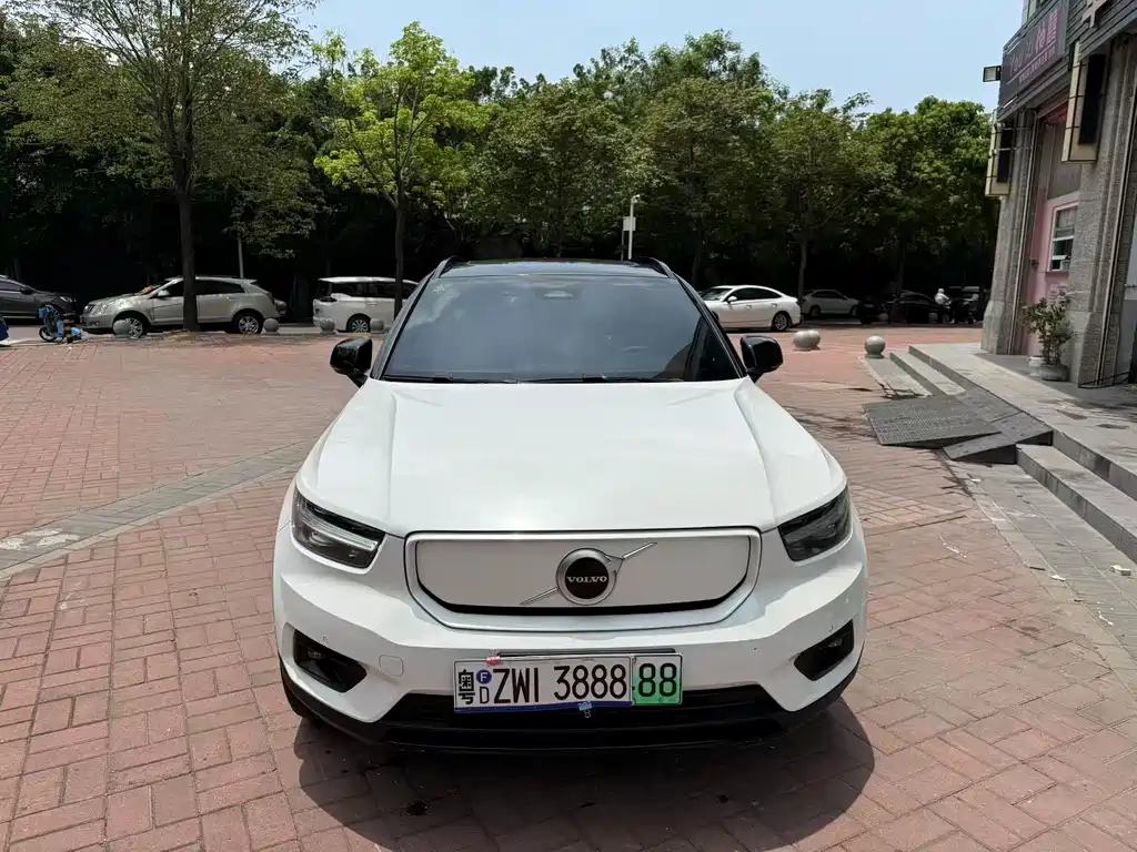 Volvo XC40 NEV 2022 — фото 3