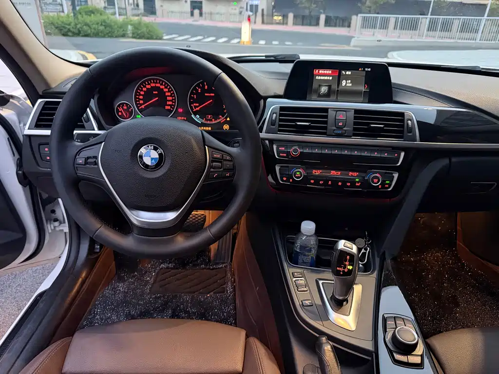 BMW 3 Series 2018 — фото 7