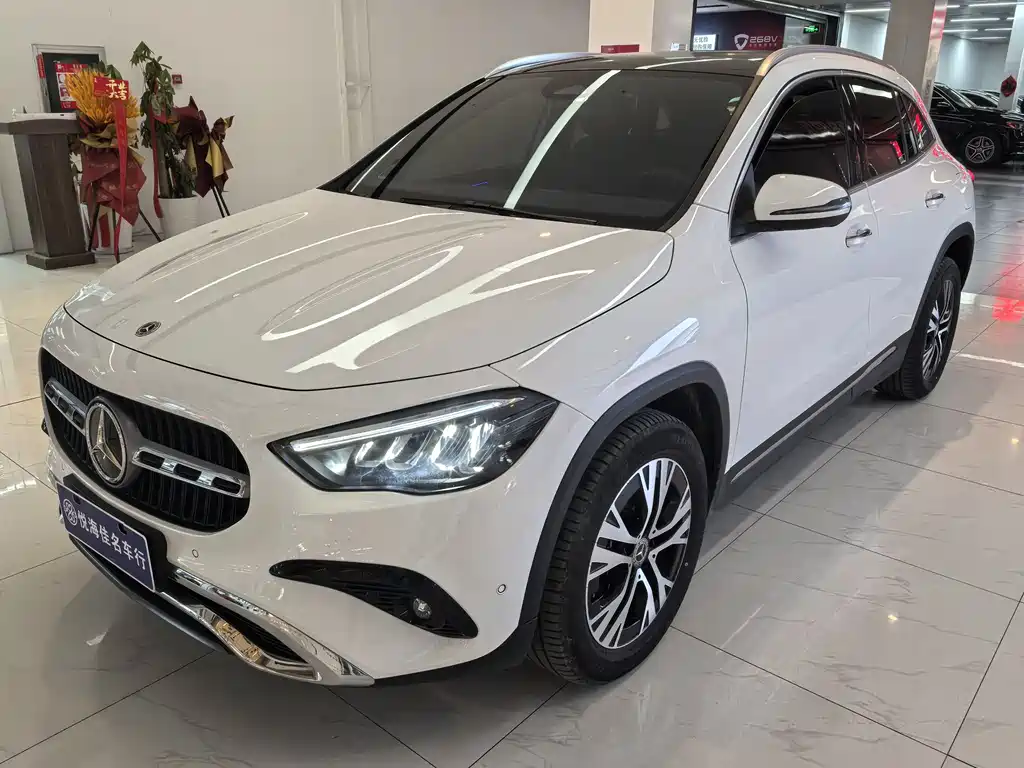 Mercedes-Benz GLA 2024 — фото 1