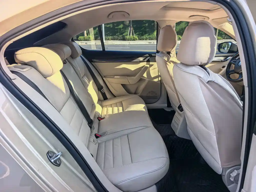 Skoda Octavia 2015 — фото 9