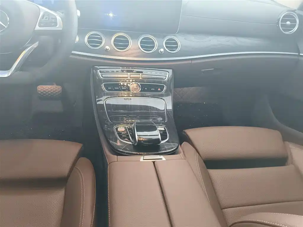 Mercedes-Benz E-Class 2018 — фото 14