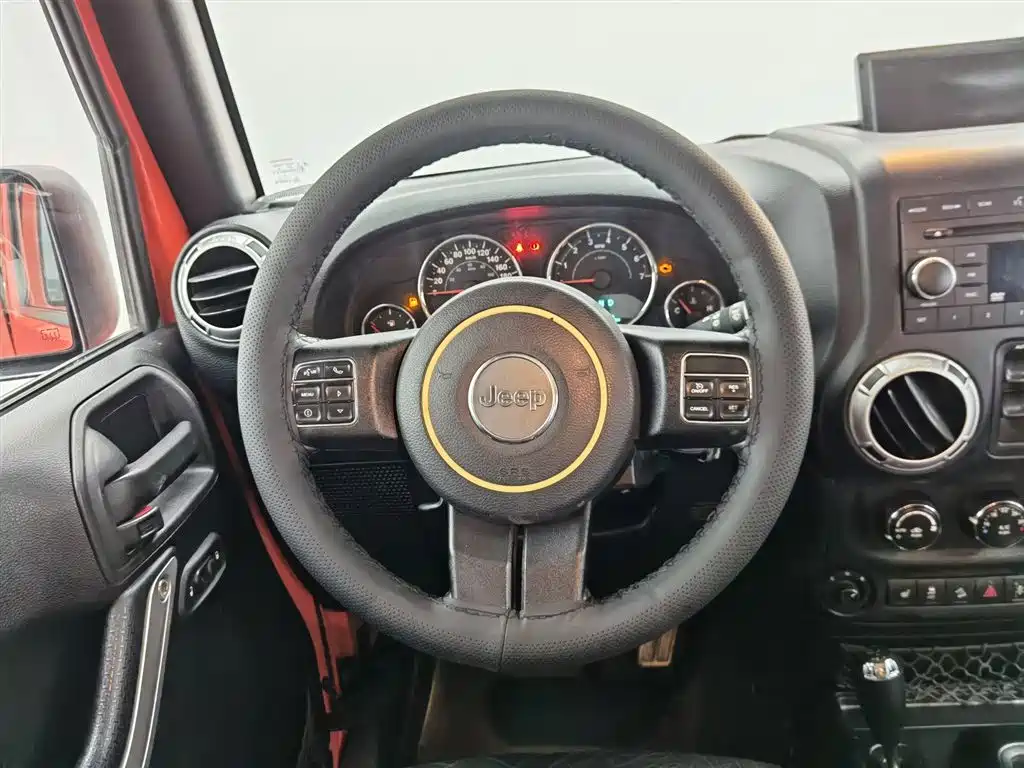 Jeep Wrangler 2015 — фото 11