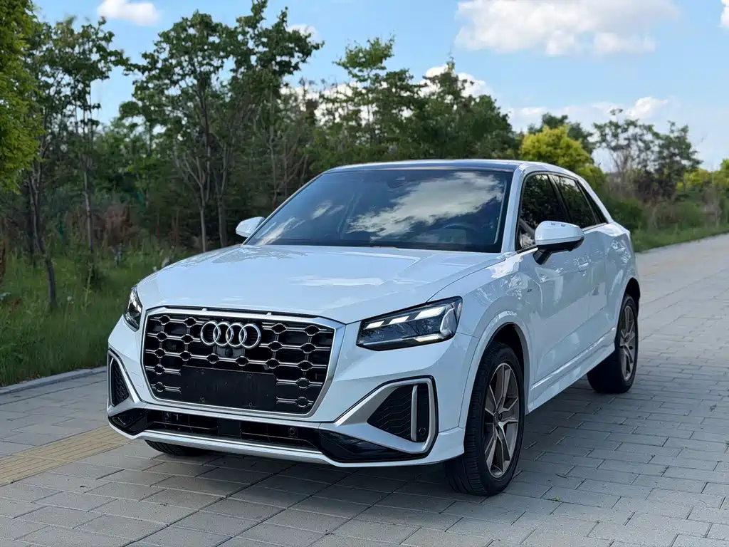 Audi Q2L 2023