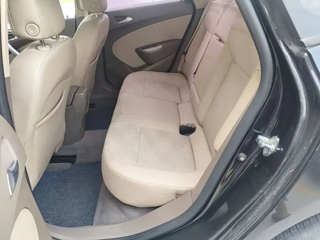 Buick Excelle 2015 — фото 17