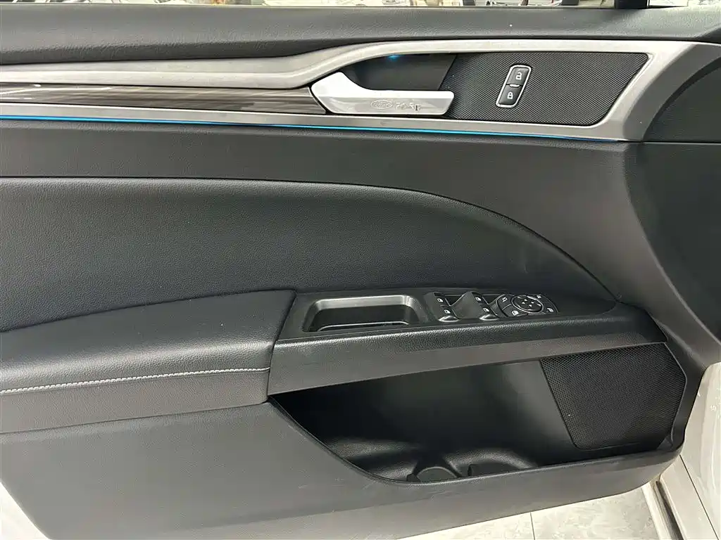 Ford Mondeo 2018 — фото 14