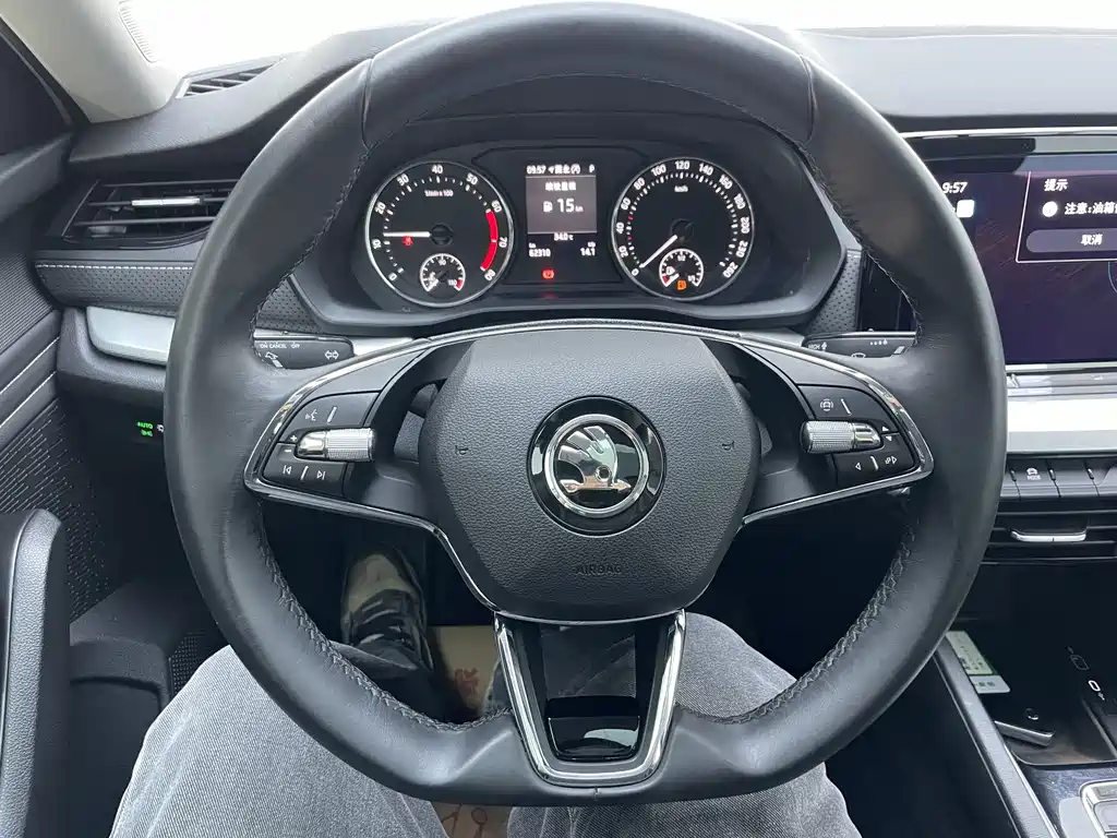 Skoda Octavia 2022 — фото 9