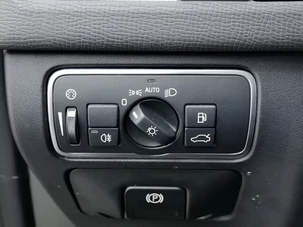 Volvo XC60 2017 — фото 21