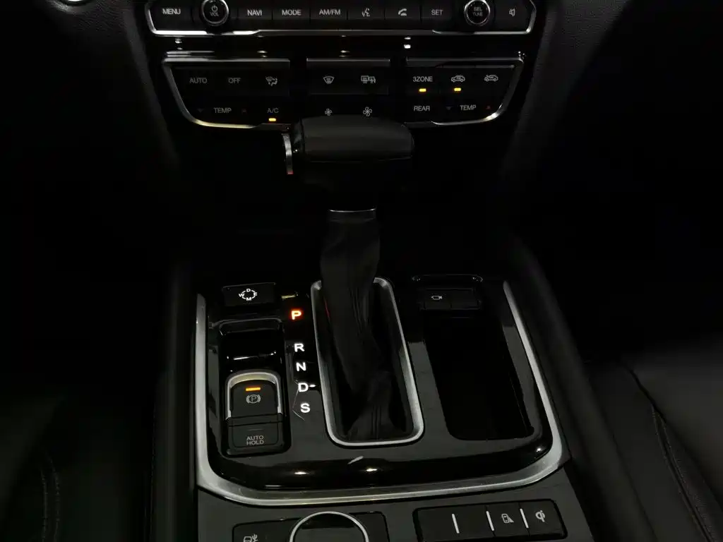 GAC Trumpchi GS8 2018 — фото 13
