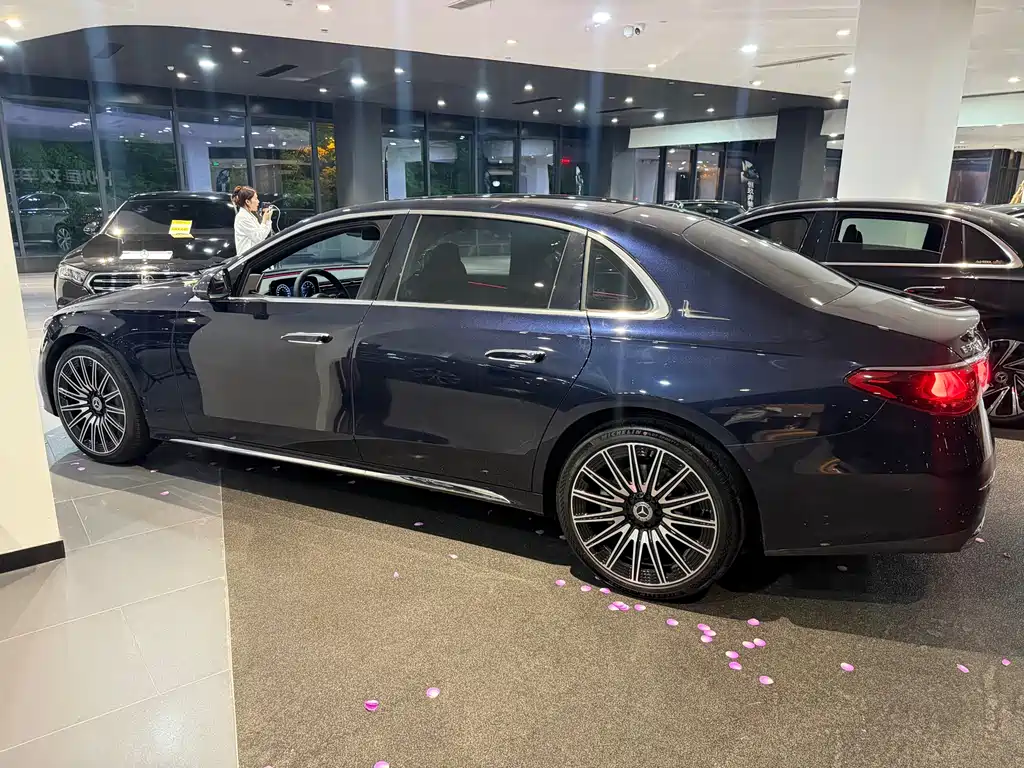 Mercedes-Benz E-Class 2024