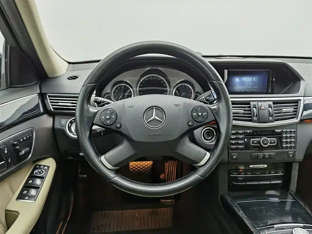 Mercedes-Benz E-Class 2013 — фото 11