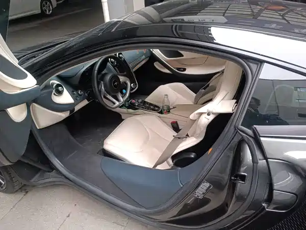 McLaren GT 2023