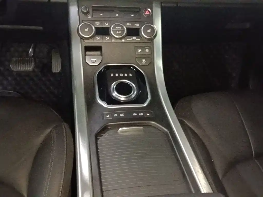 Land Rover Evoque 2018 — фото 10