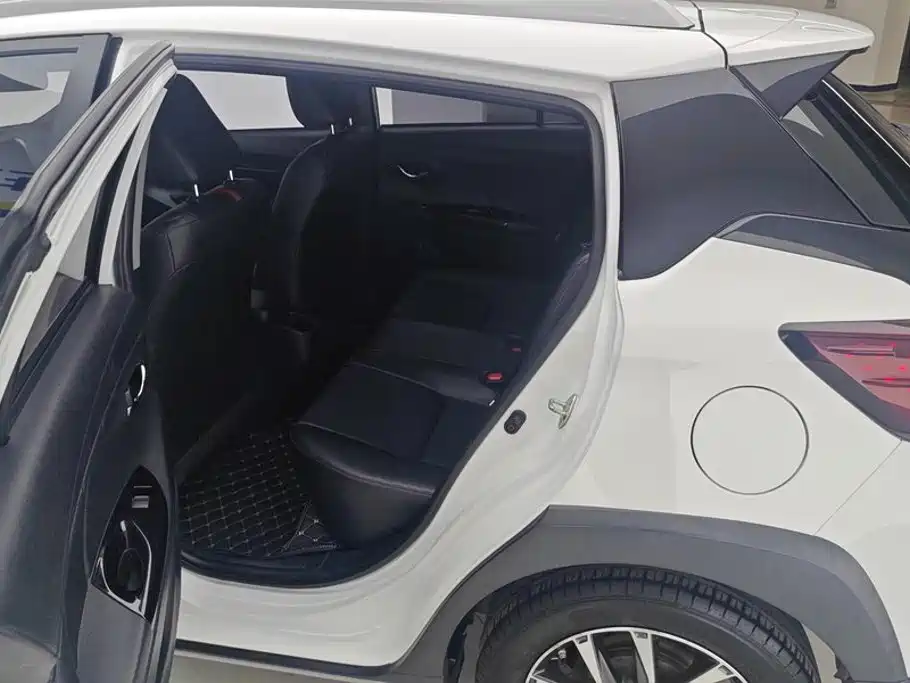 Toyota Yaris L 2020 — фото 11